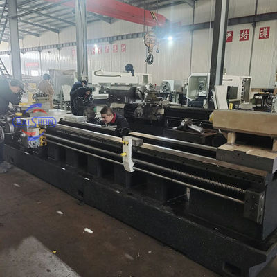 อัตโนมัติน้ํามันประเทศหมุนหมุนเครื่อง Cnc QK1327 Cnc น้ํามันประเทศท่อสกรูหมุนหมุนหมุน
